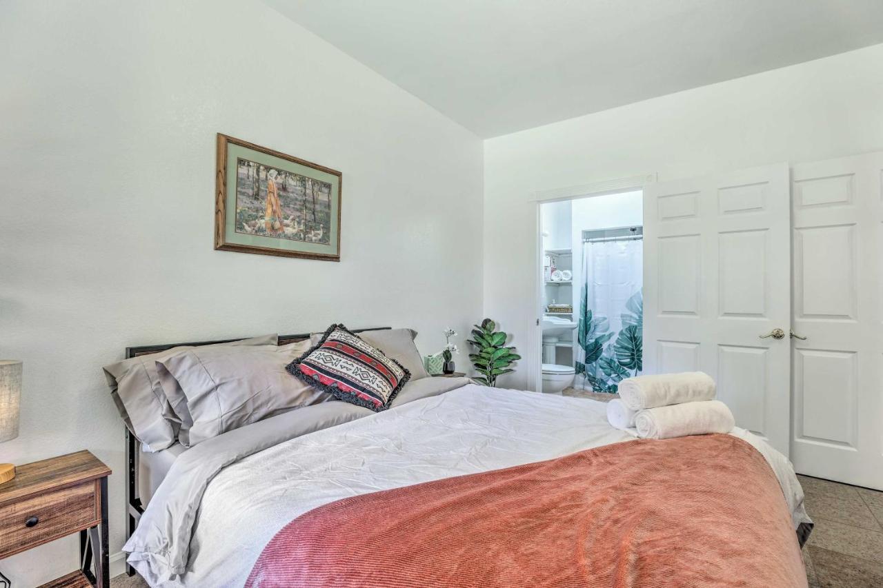 Cozy And Relaxing Eloy Apartment With Pool Access Exterior photo