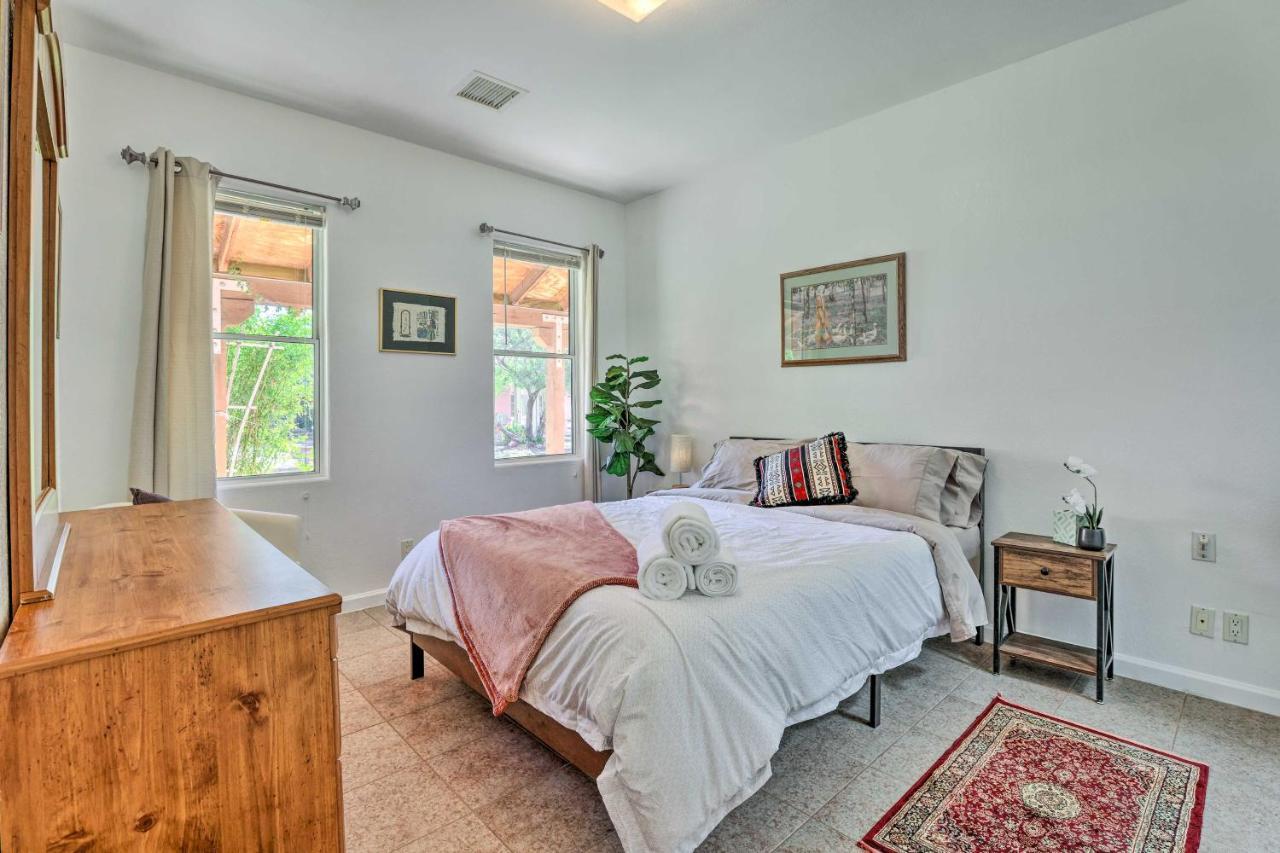 Cozy And Relaxing Eloy Apartment With Pool Access Exterior photo